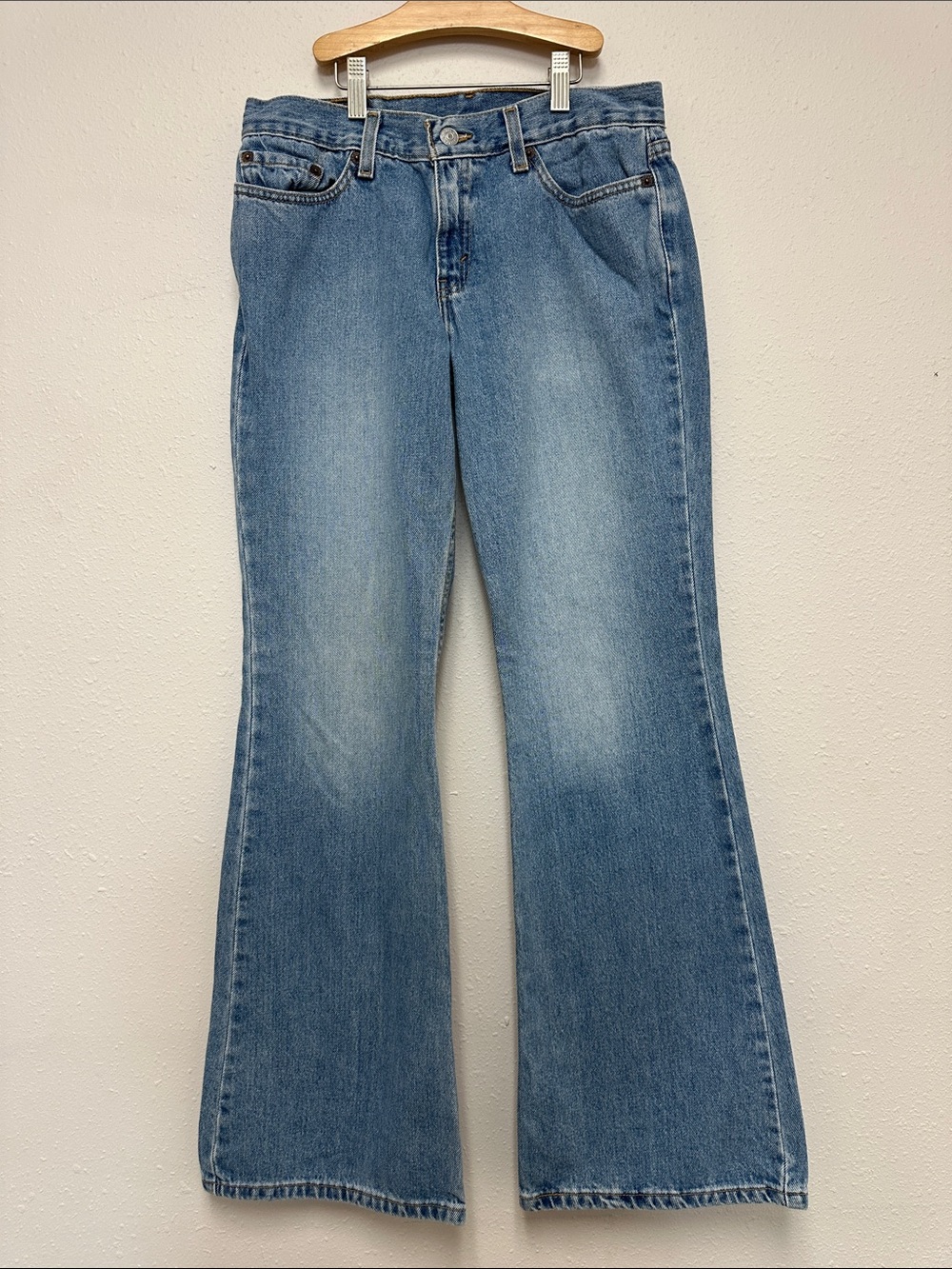 Low rise Levi's 514 flare leg denim jeans light wash y2k style size 7